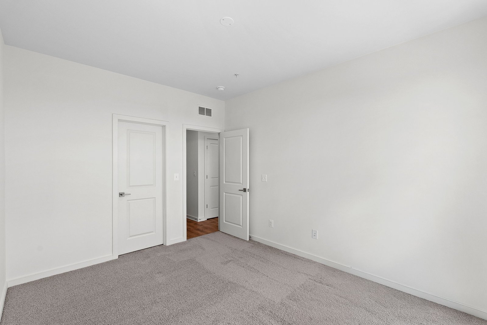 secondary bedroom with a view of the hall