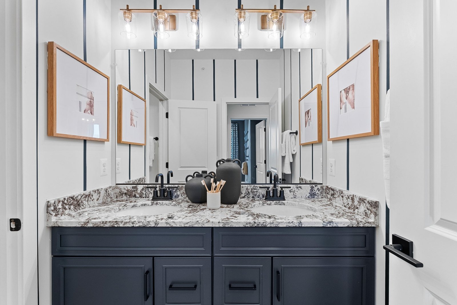 secondary bathroom with two sinks and vanity lighting