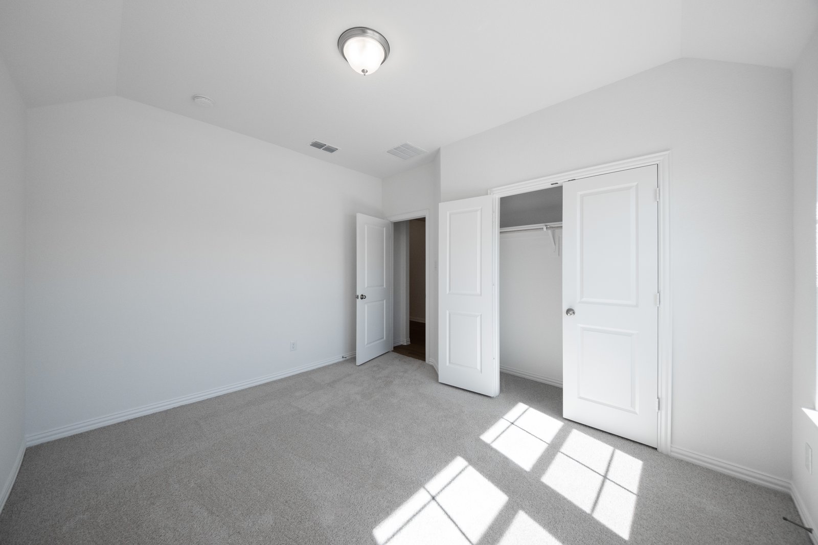 bedroom with carpet and closet
