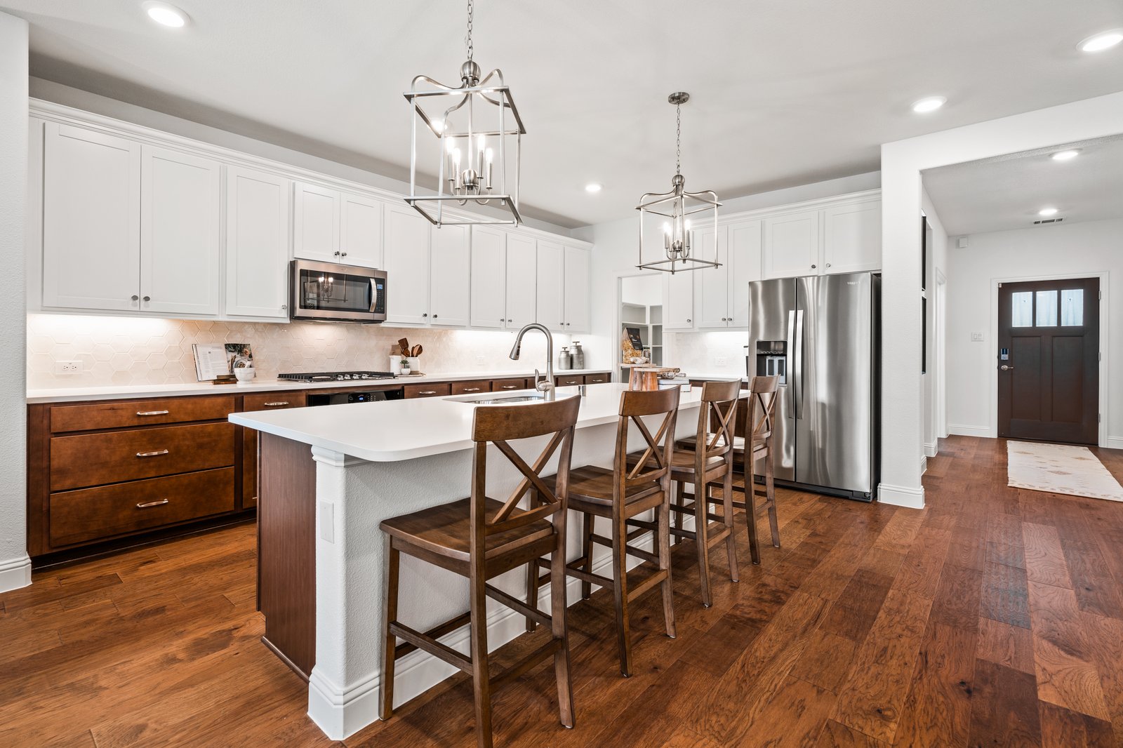 a virtual tour of a community near the lake