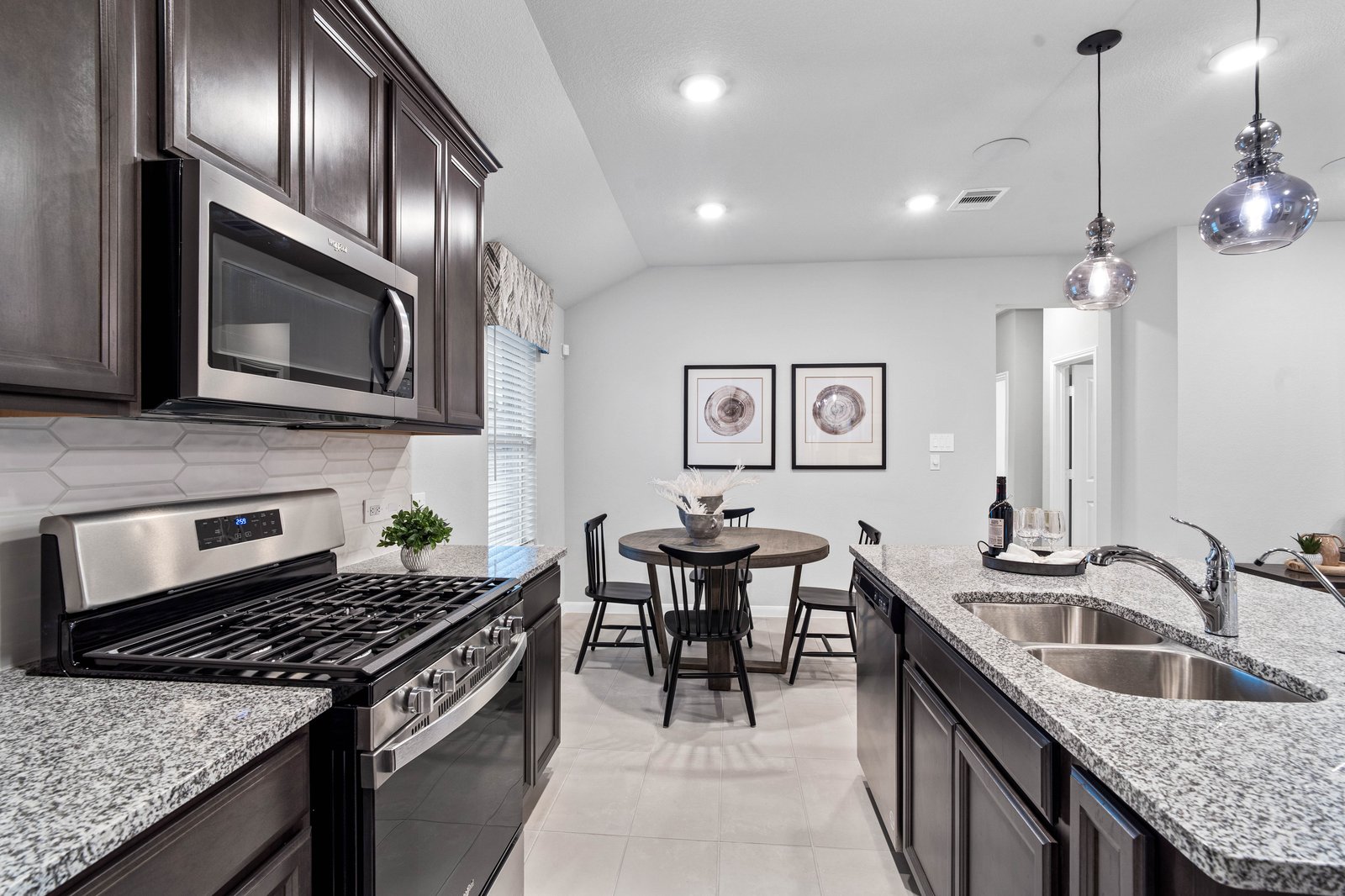 kitchen 2.jpg