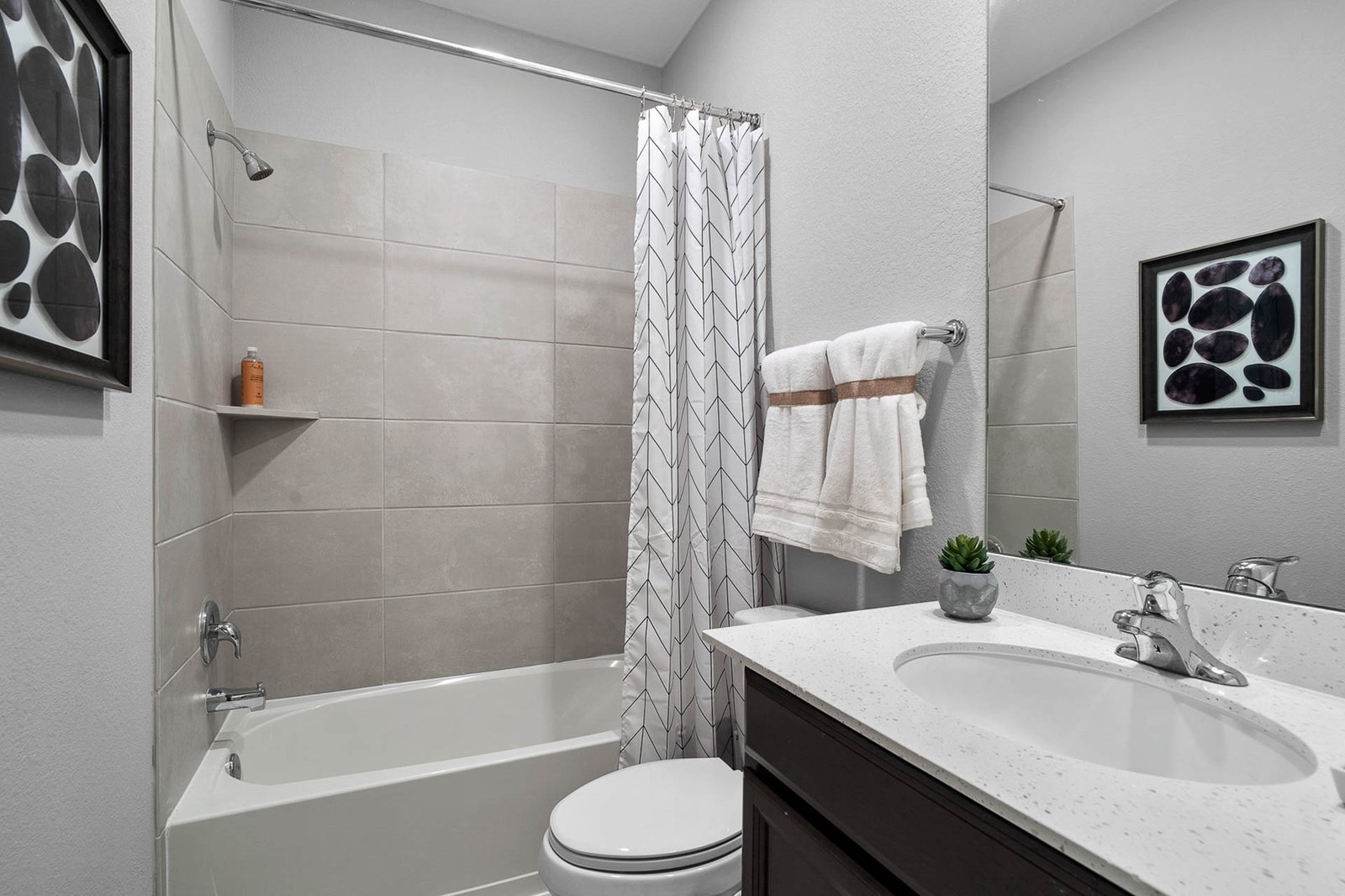 secondary bathroom.jpg