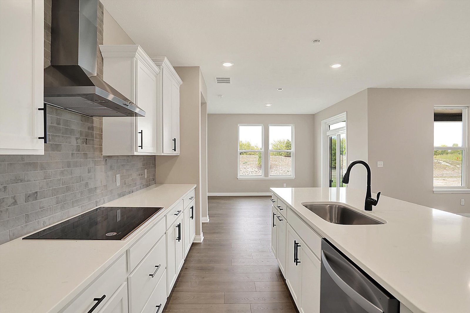 kitchen 2.jpg