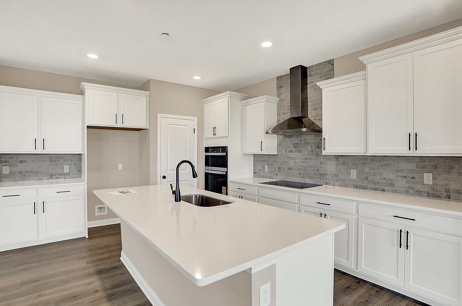 kitchen 3.jpg