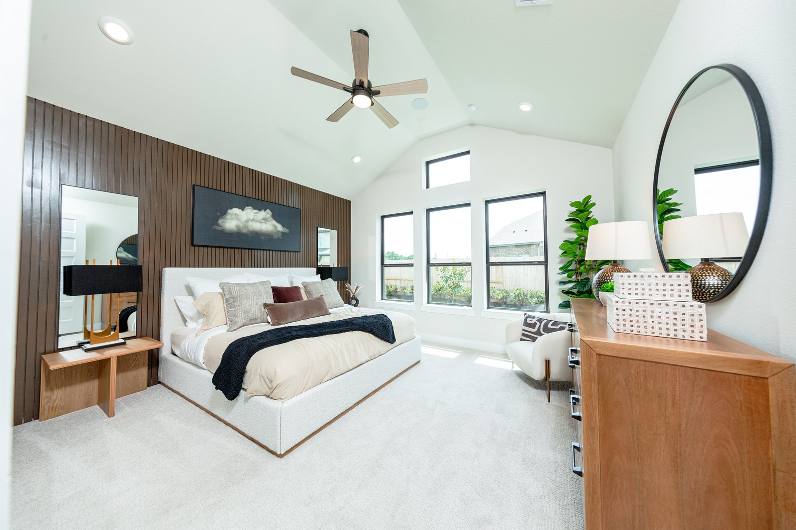 spacious primary bedroom with carpet and windows