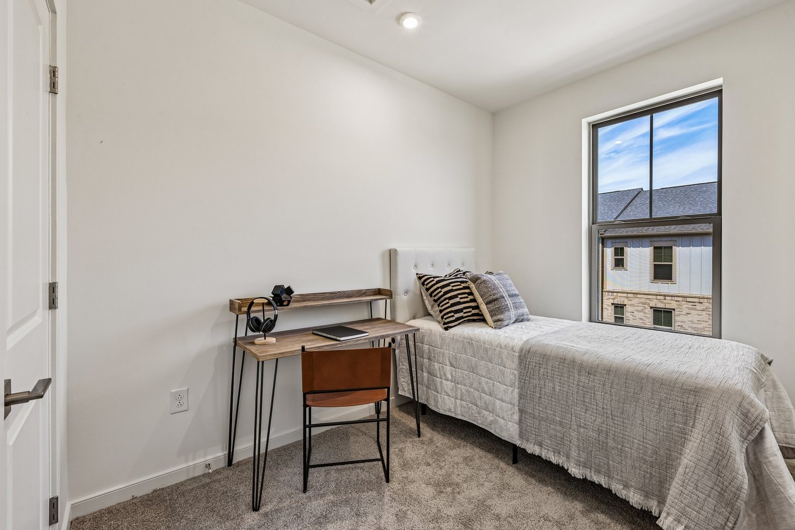 secondary bedroom with a desk
