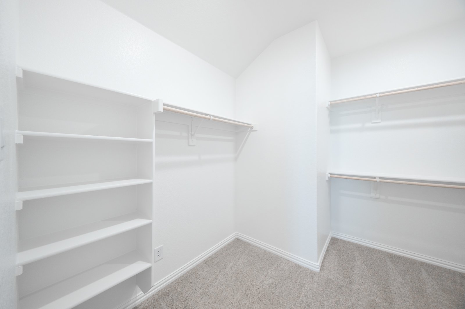 closet with shelves and hanging racks