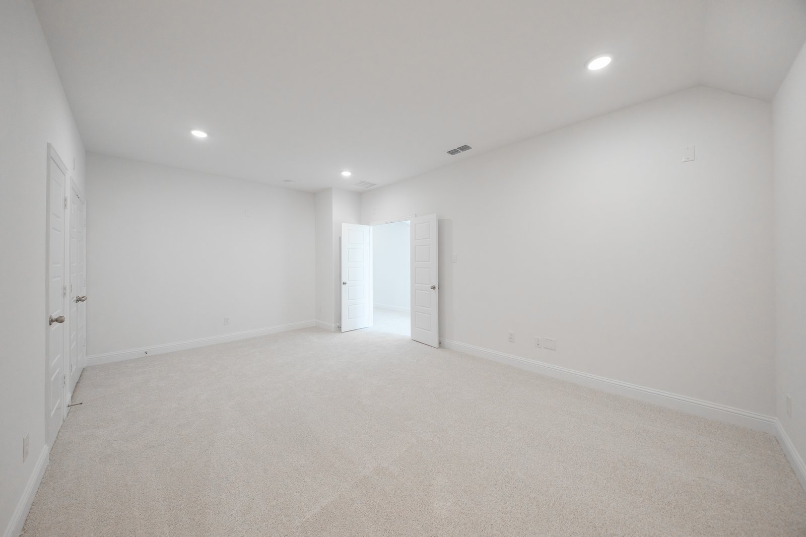 media room with carpet and recessed lights