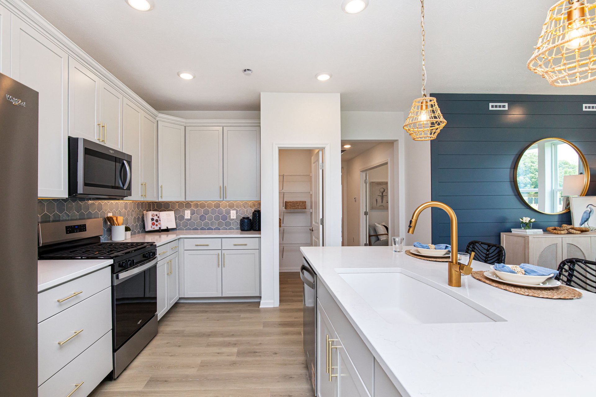 kitchen 2.jpg