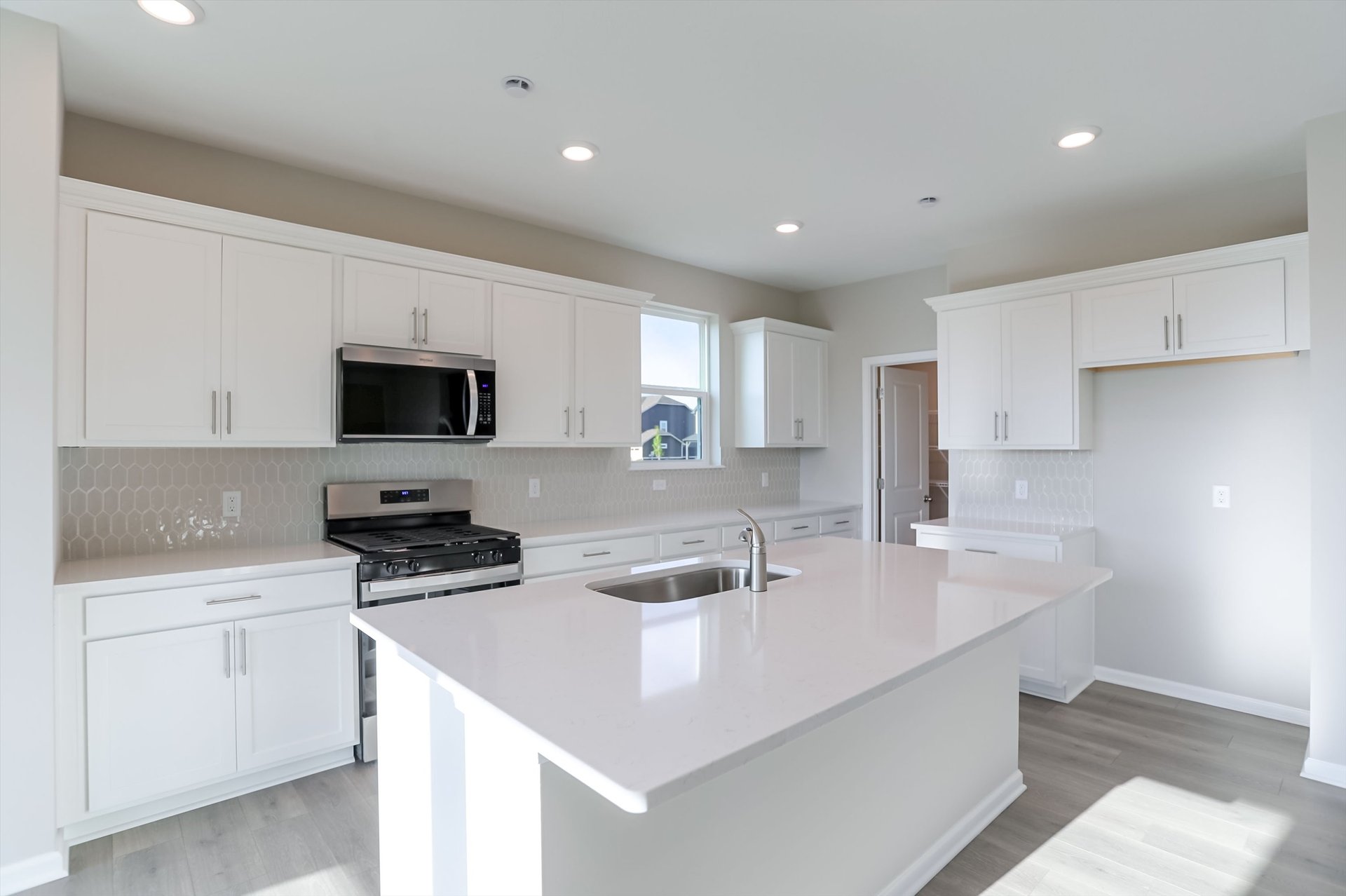 kitchen 2.jpg