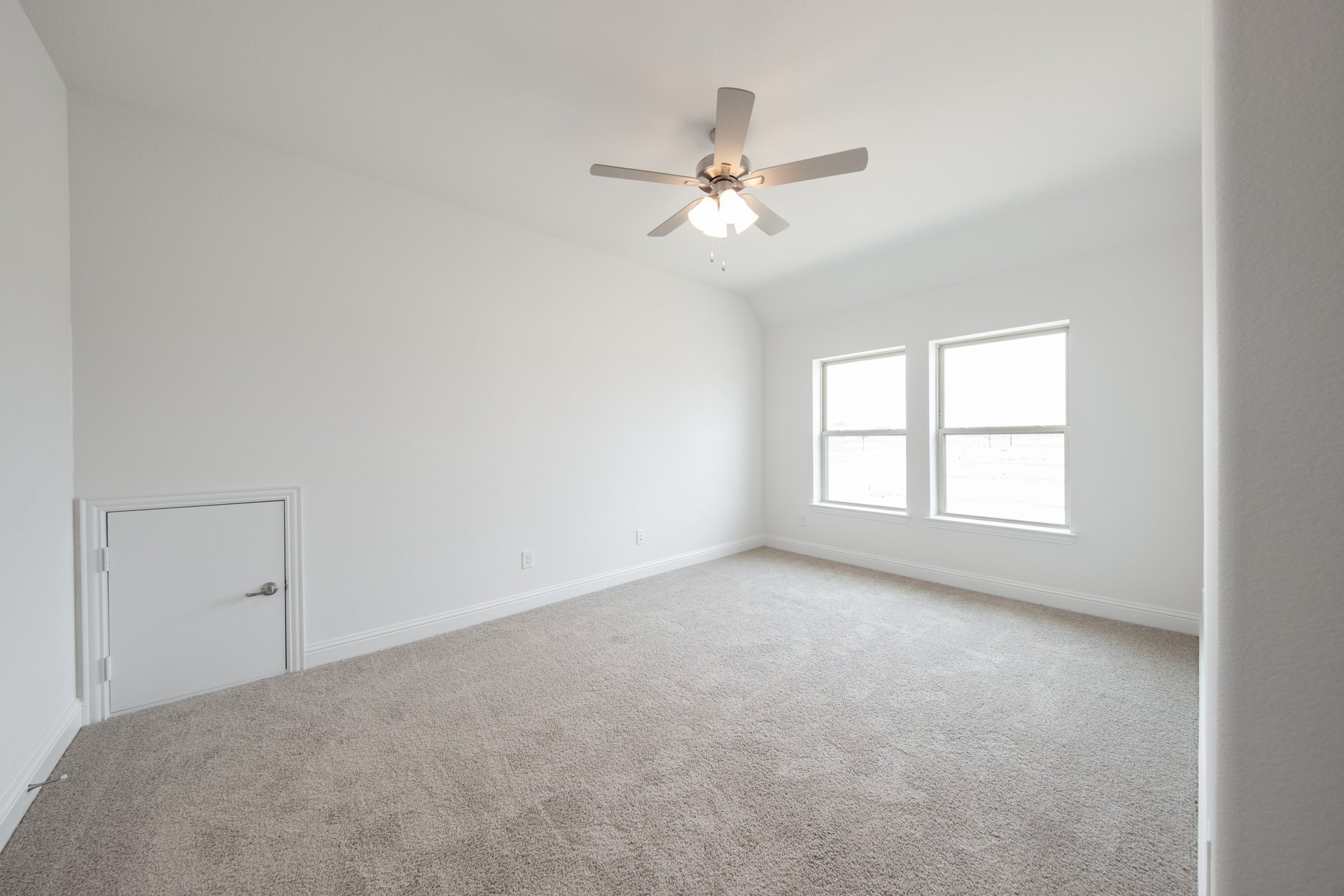 open game room with carpet and ceiling fan