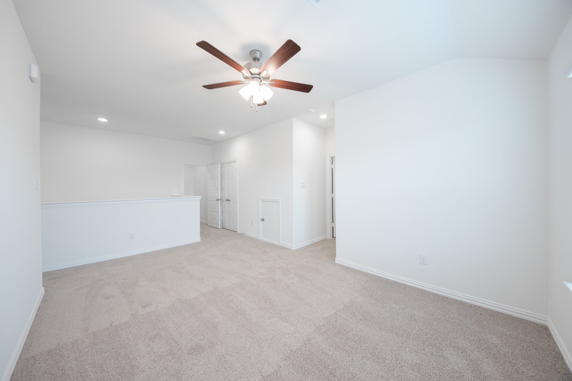 spacious game room with carpet and ceiling fan