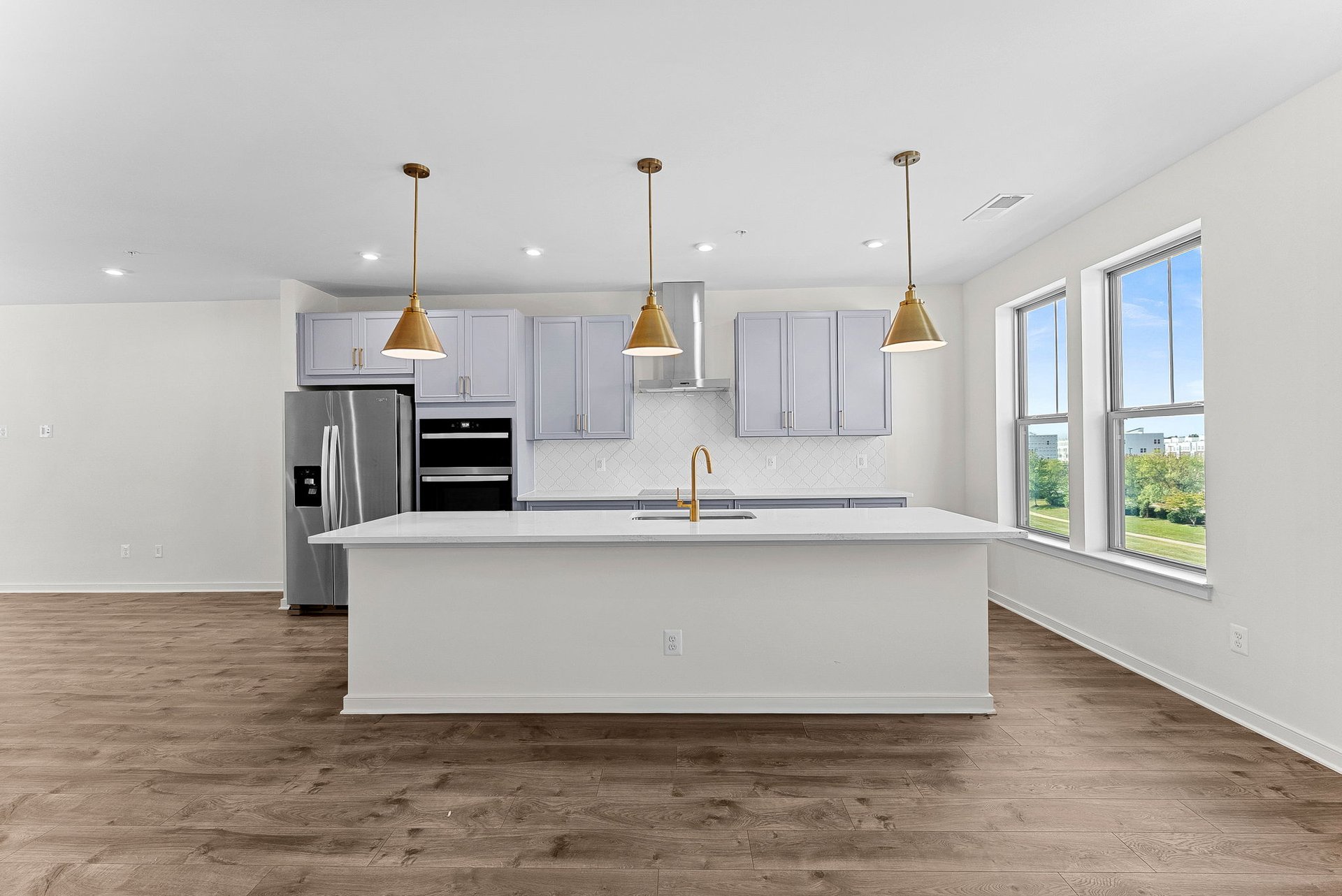 kitchen with an island with a sink and pendant lighting