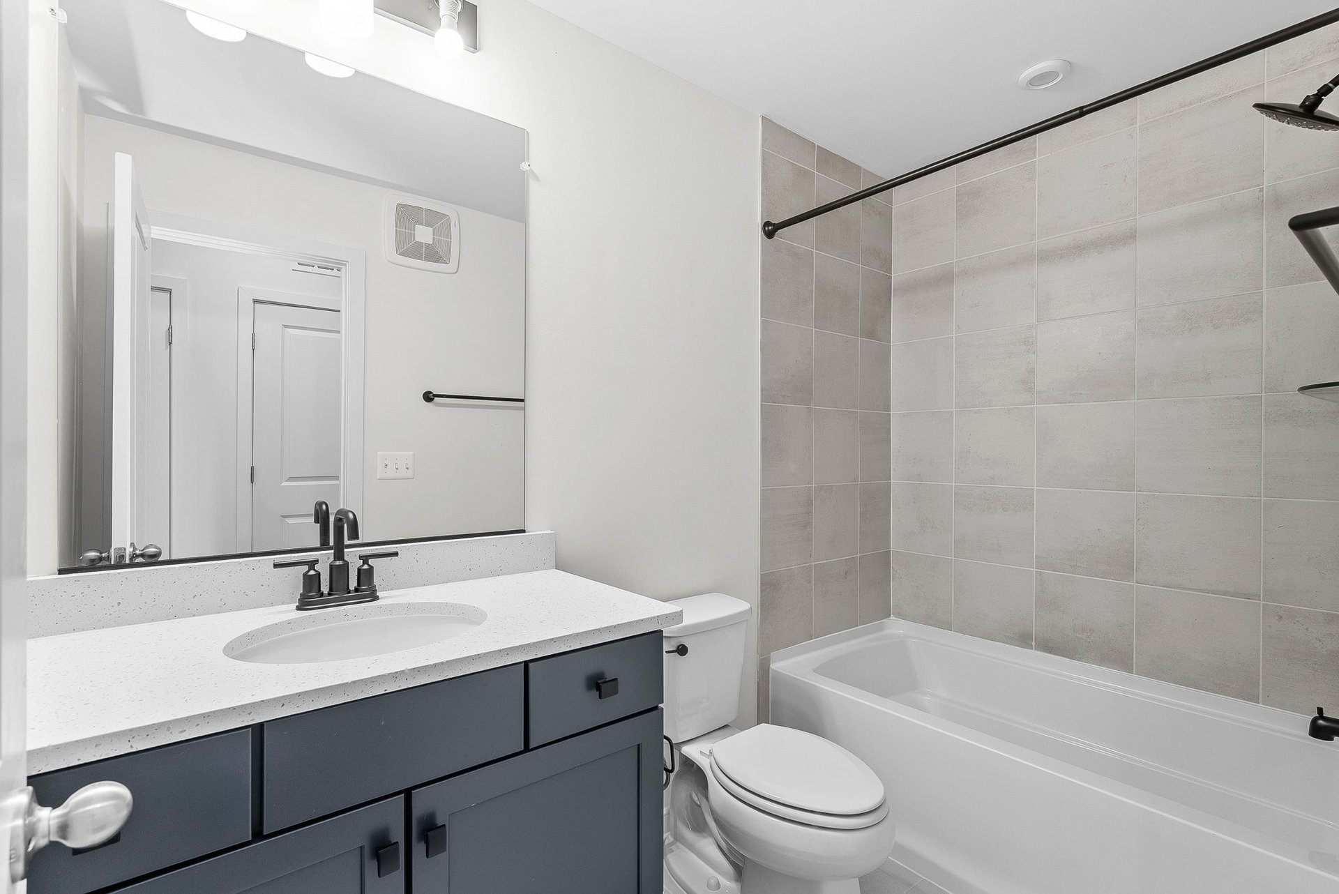 secondary bathroom with a tub/shower combo