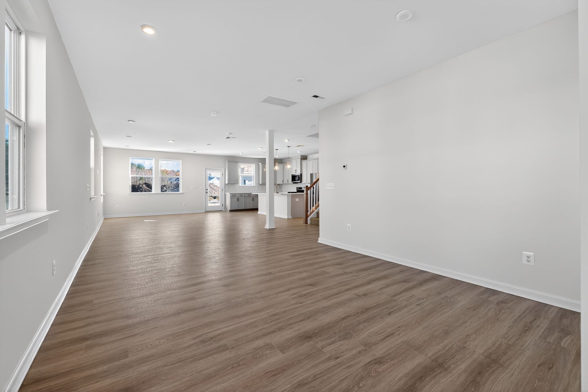 dining area off of the entry foyer leads to the great room