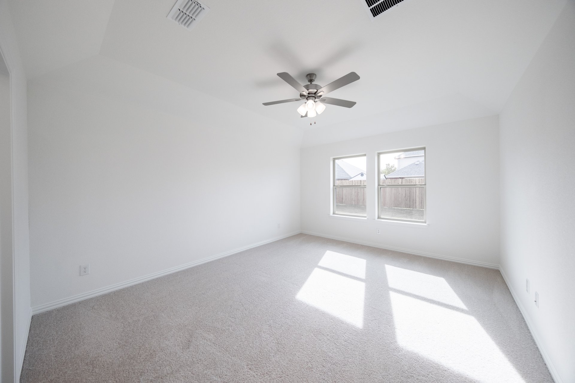 primary bedroom with carpet and ceiling fan
