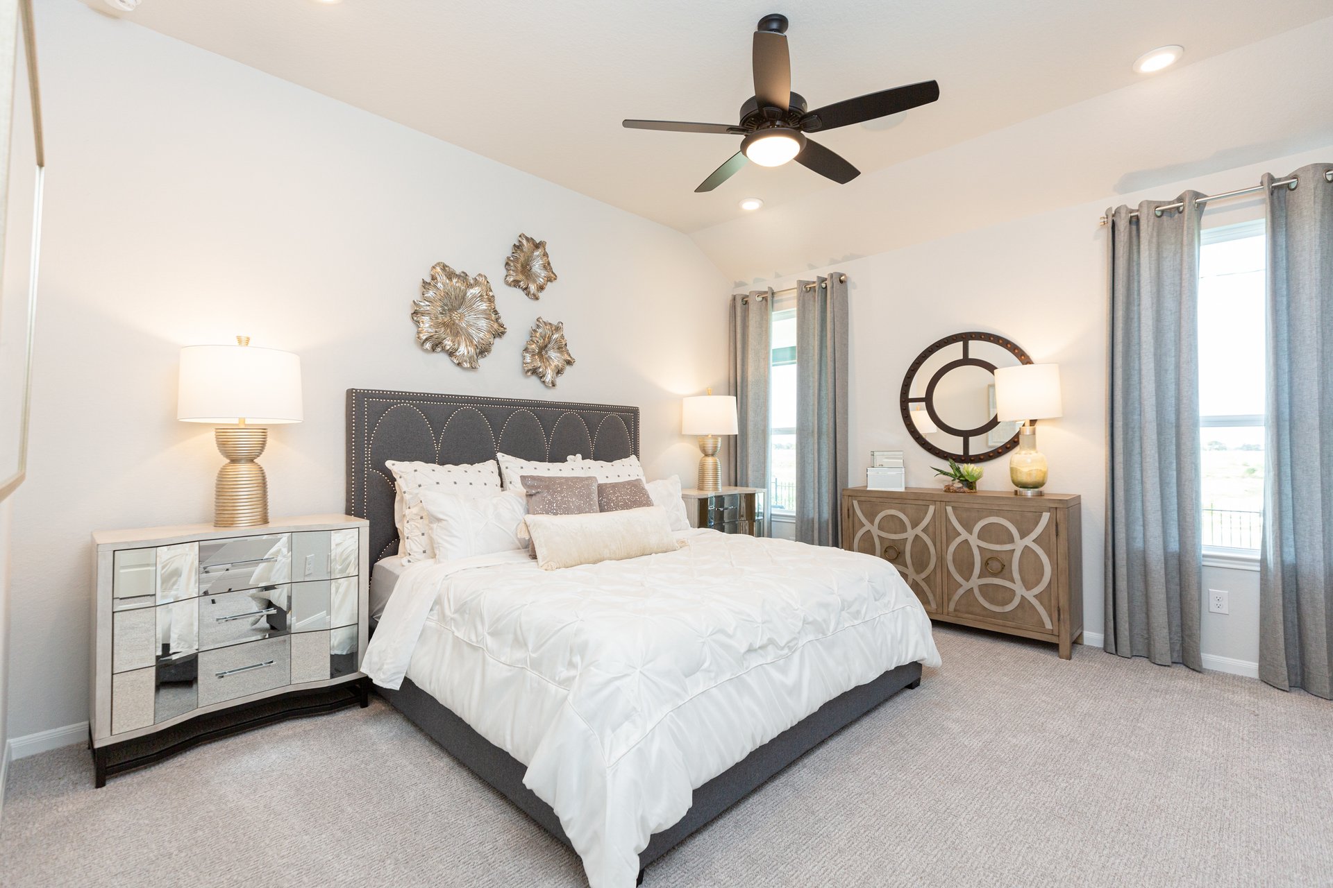 bedroom with ceiling fan