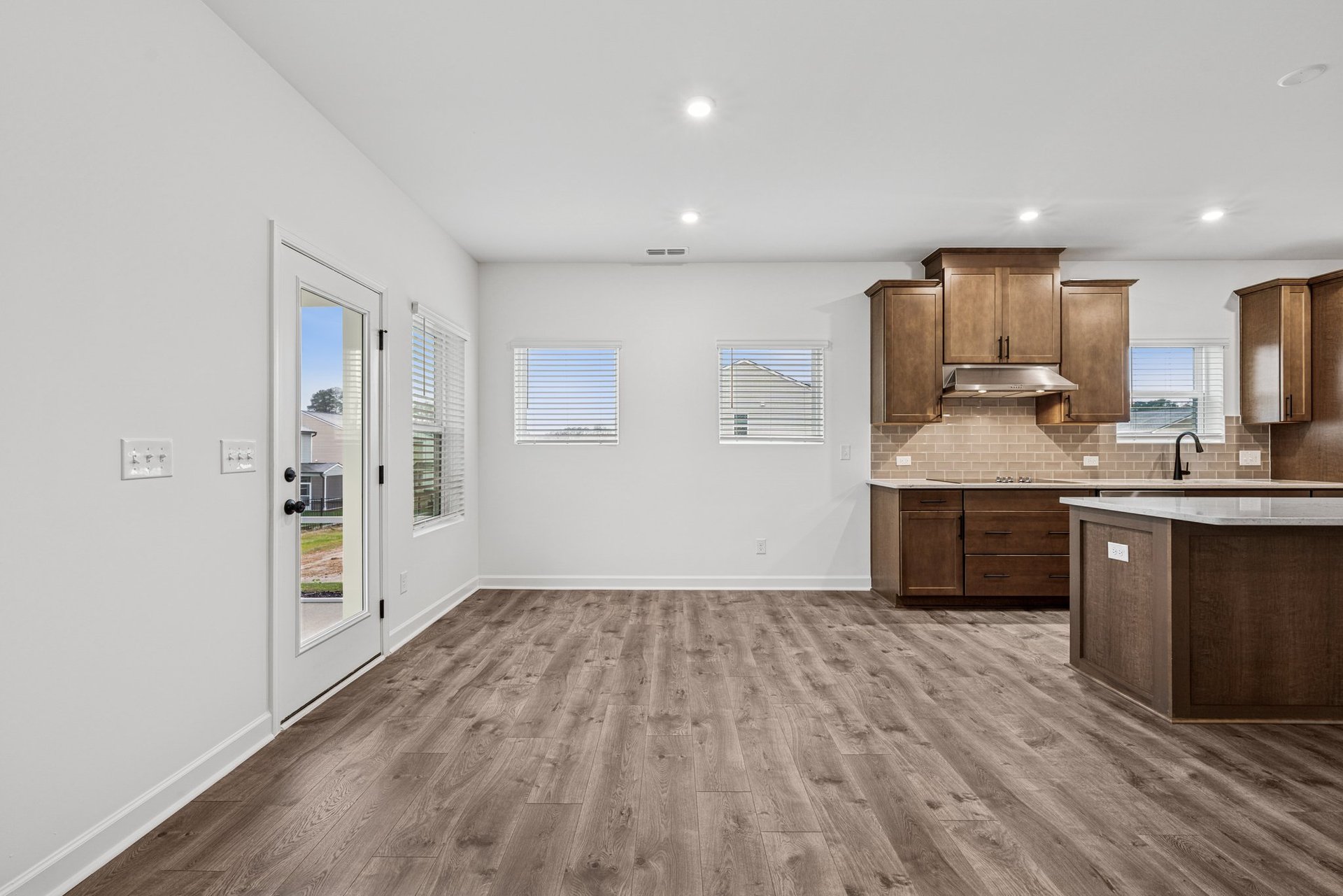 breakfast area with access to kitchen