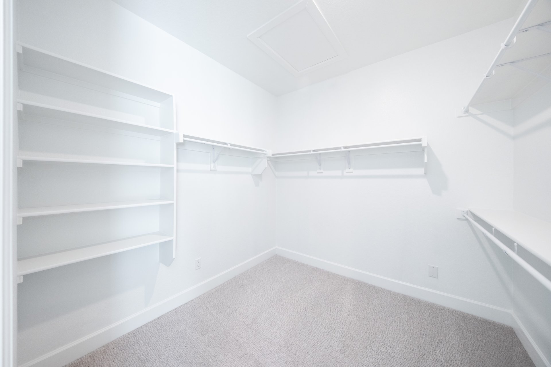 closet with hanging racks and shelves 