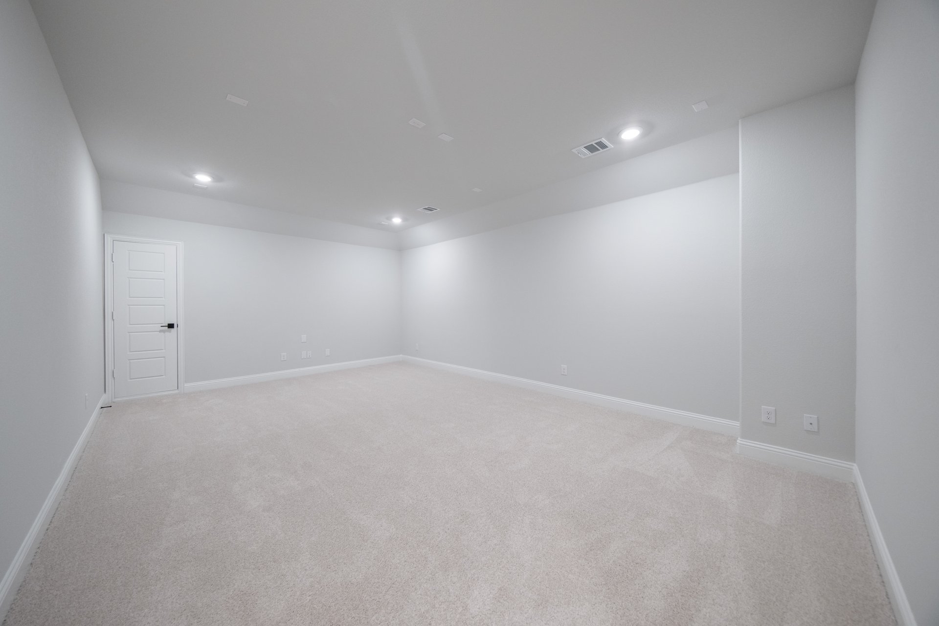 spacious media room with carpet and recessed lighting