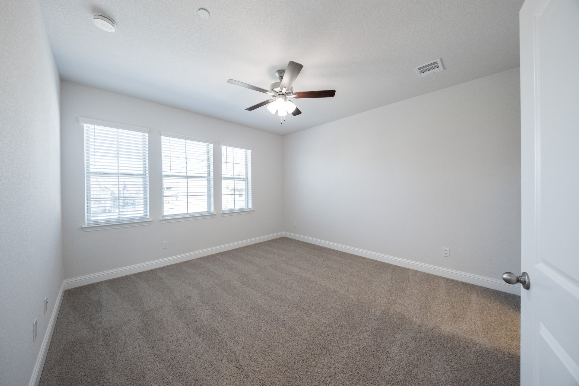 bedroom with carpet and ceiling fan 