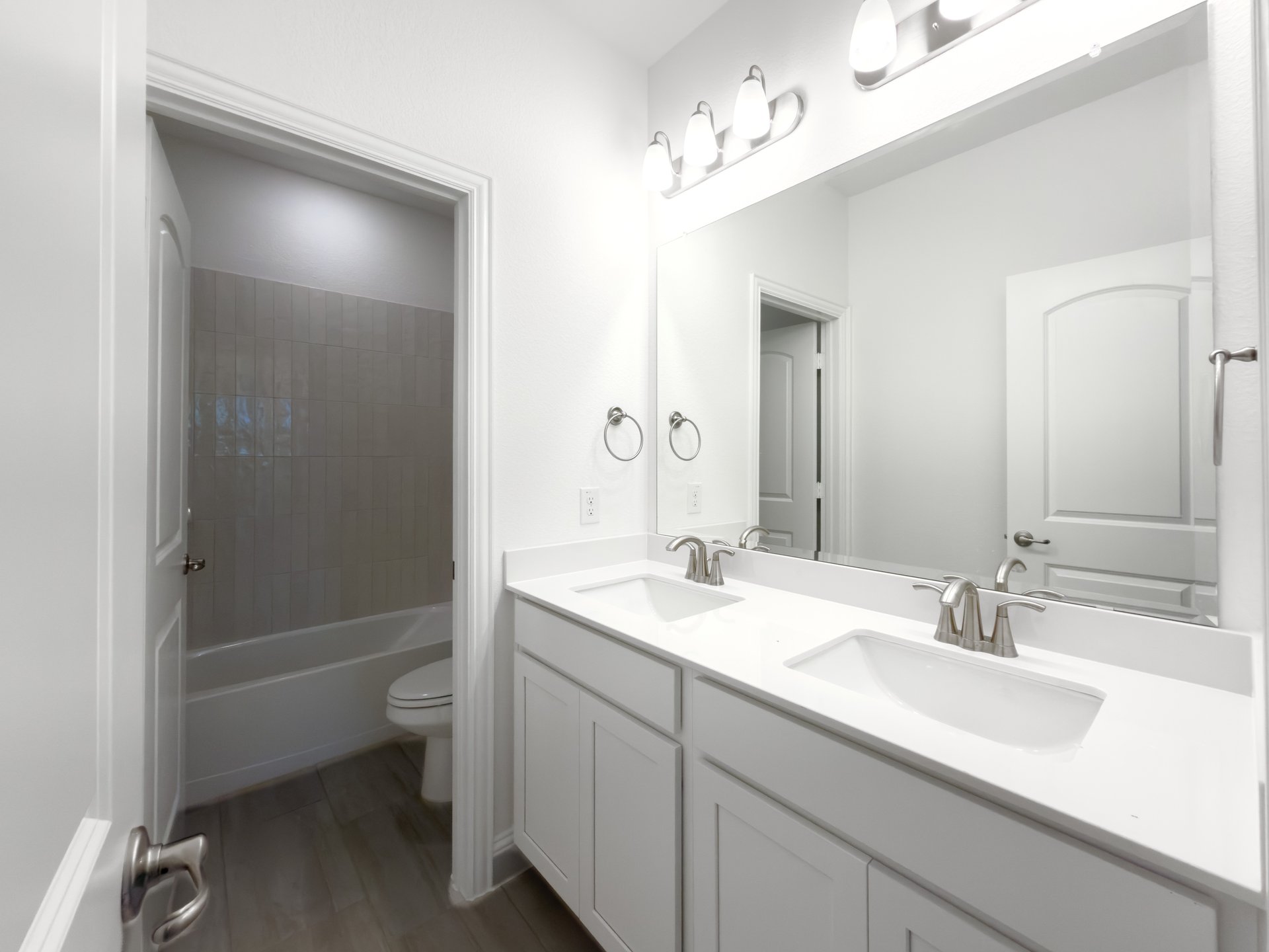guest bathroom soaking tub