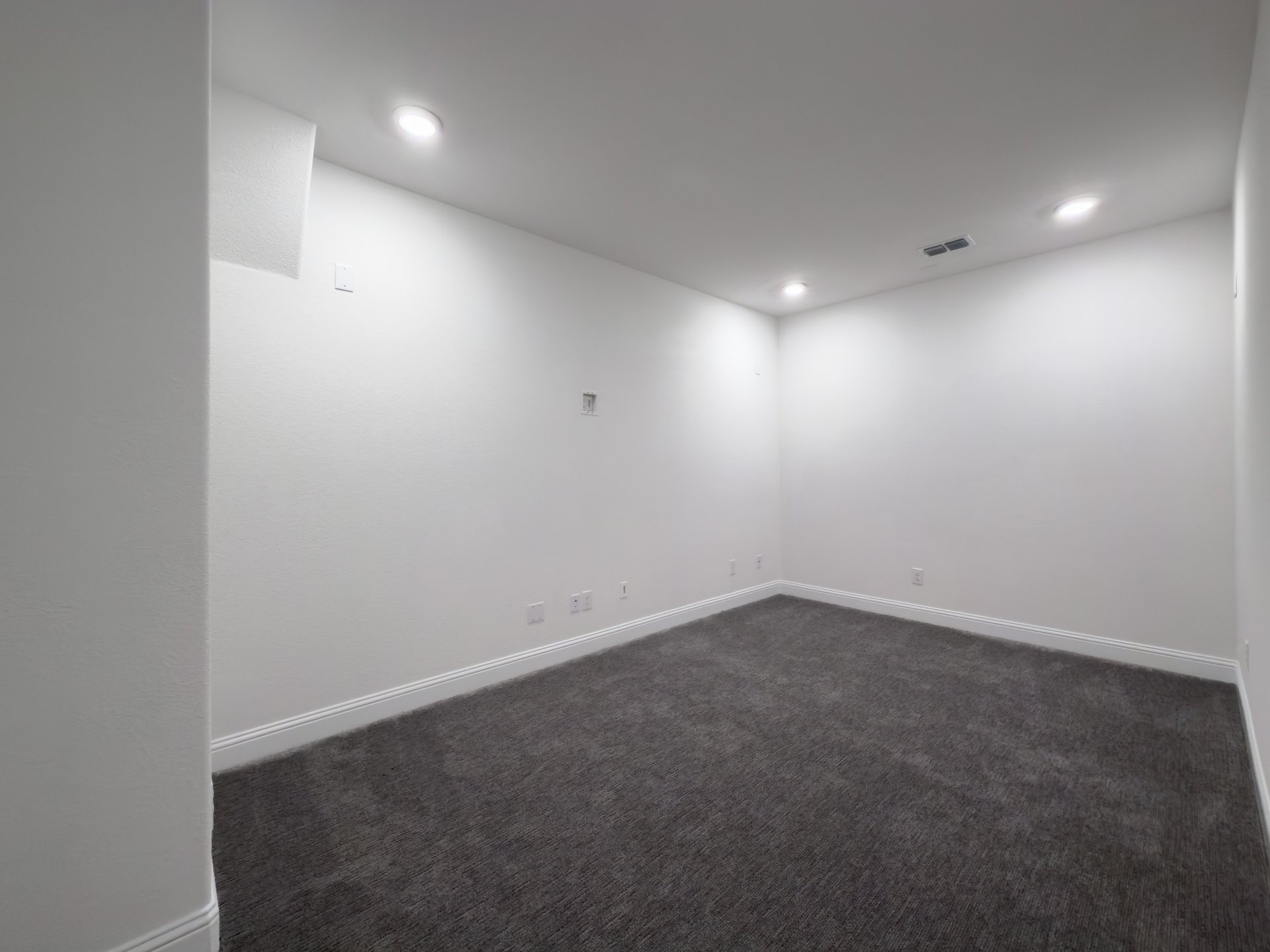 large media room with carpet and recessed lights