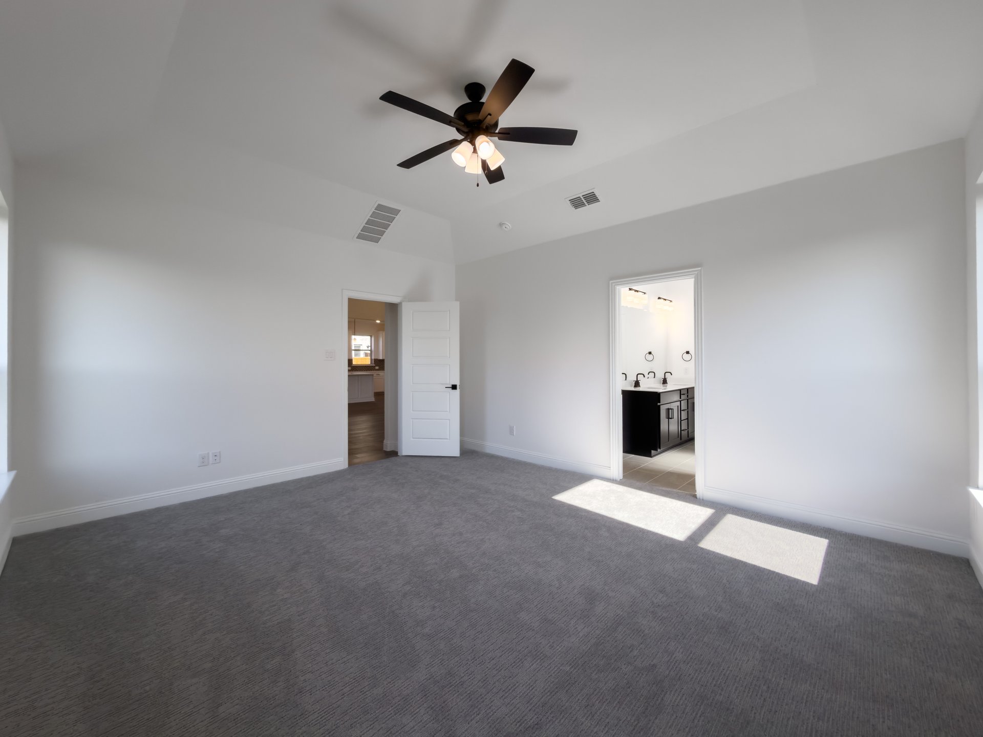 primary bedroom with carpet and ceiling fan