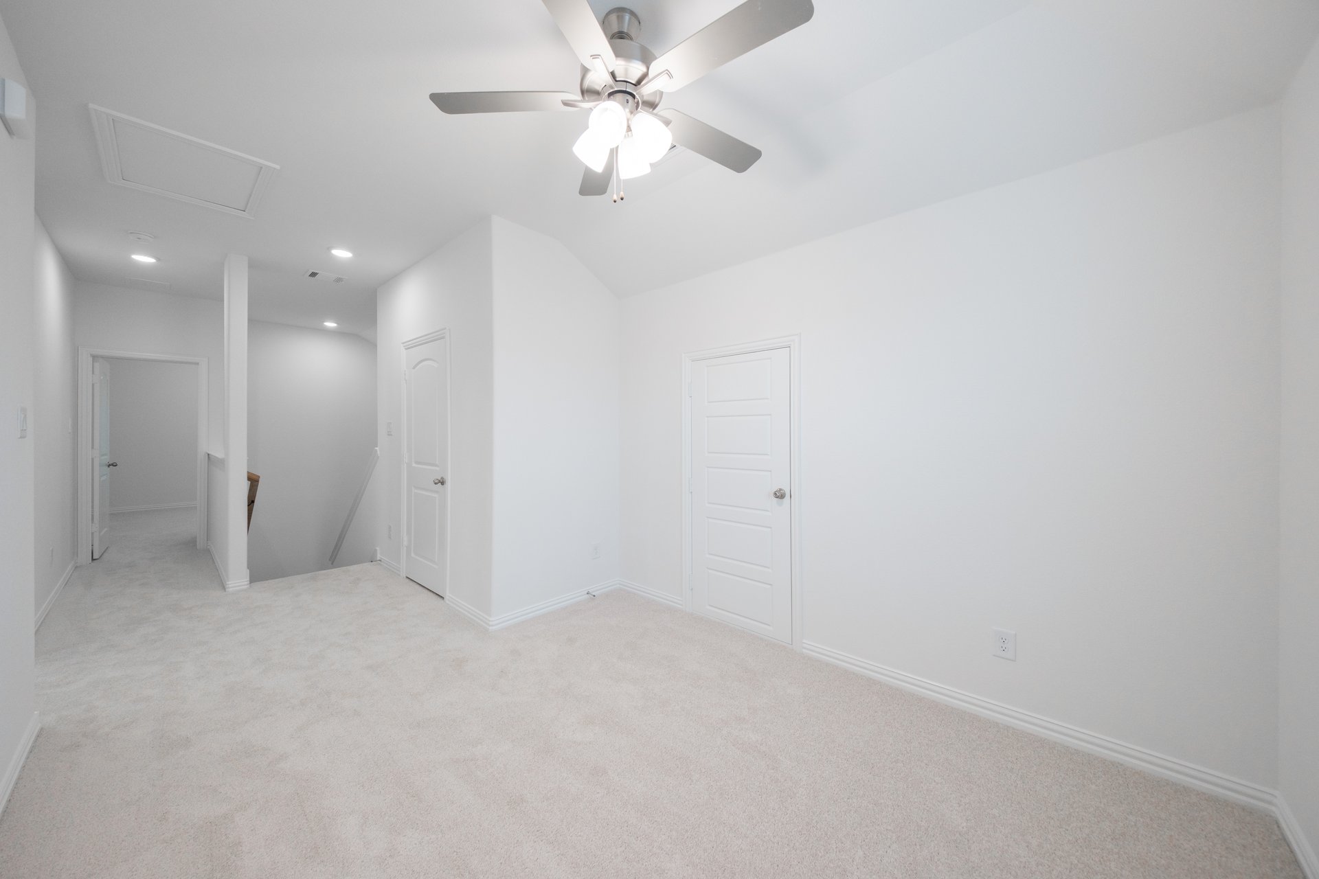 gameroom with carpet and ceiling fan