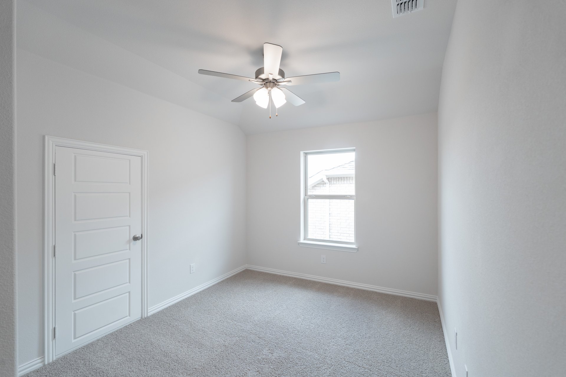 gameroom with carpet and ceiling fan