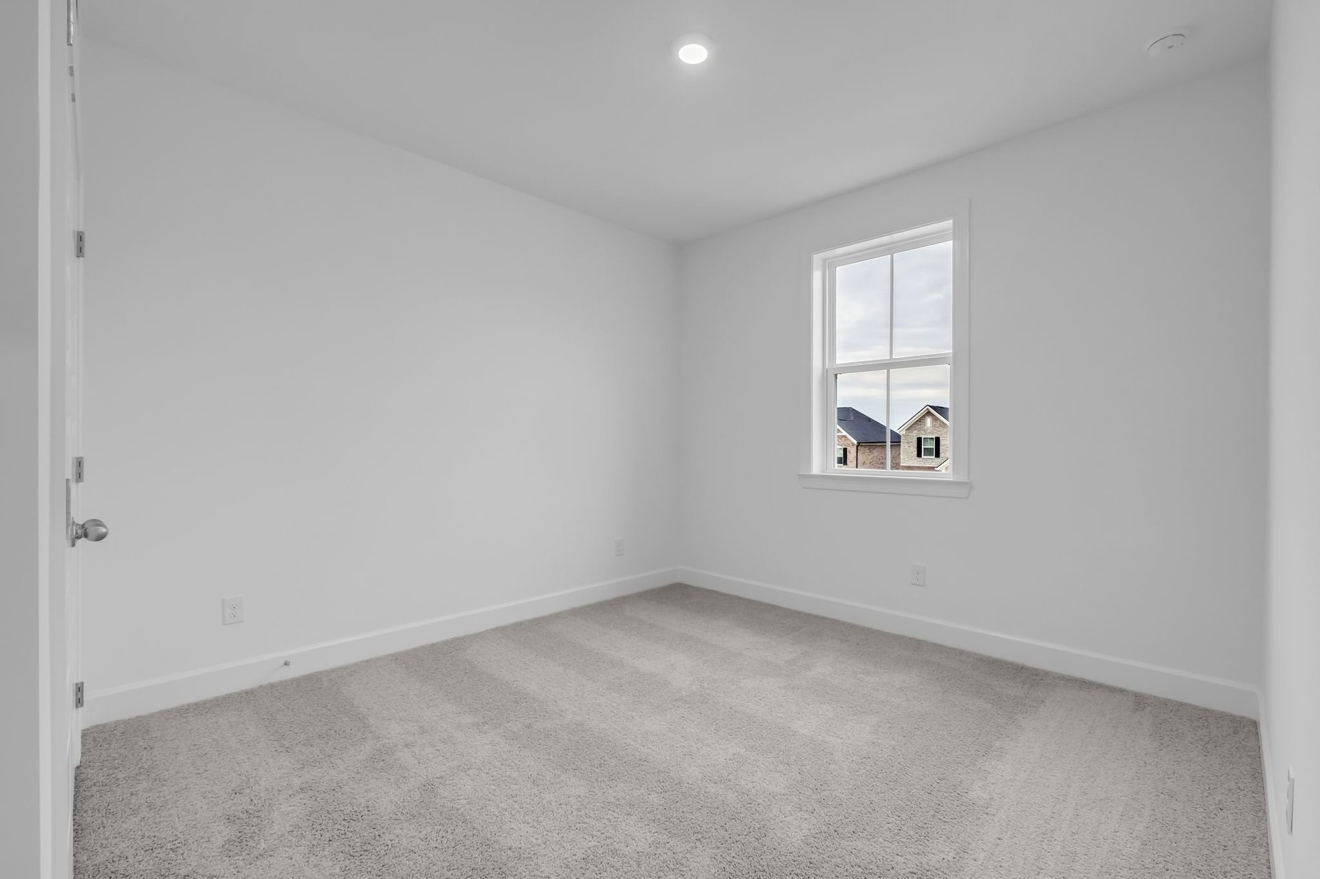 secondary bedroom with carpet flooring and a large window