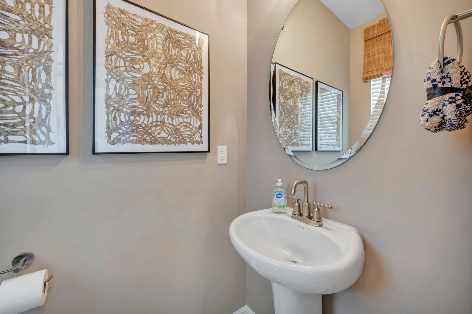power room with an oval mirror