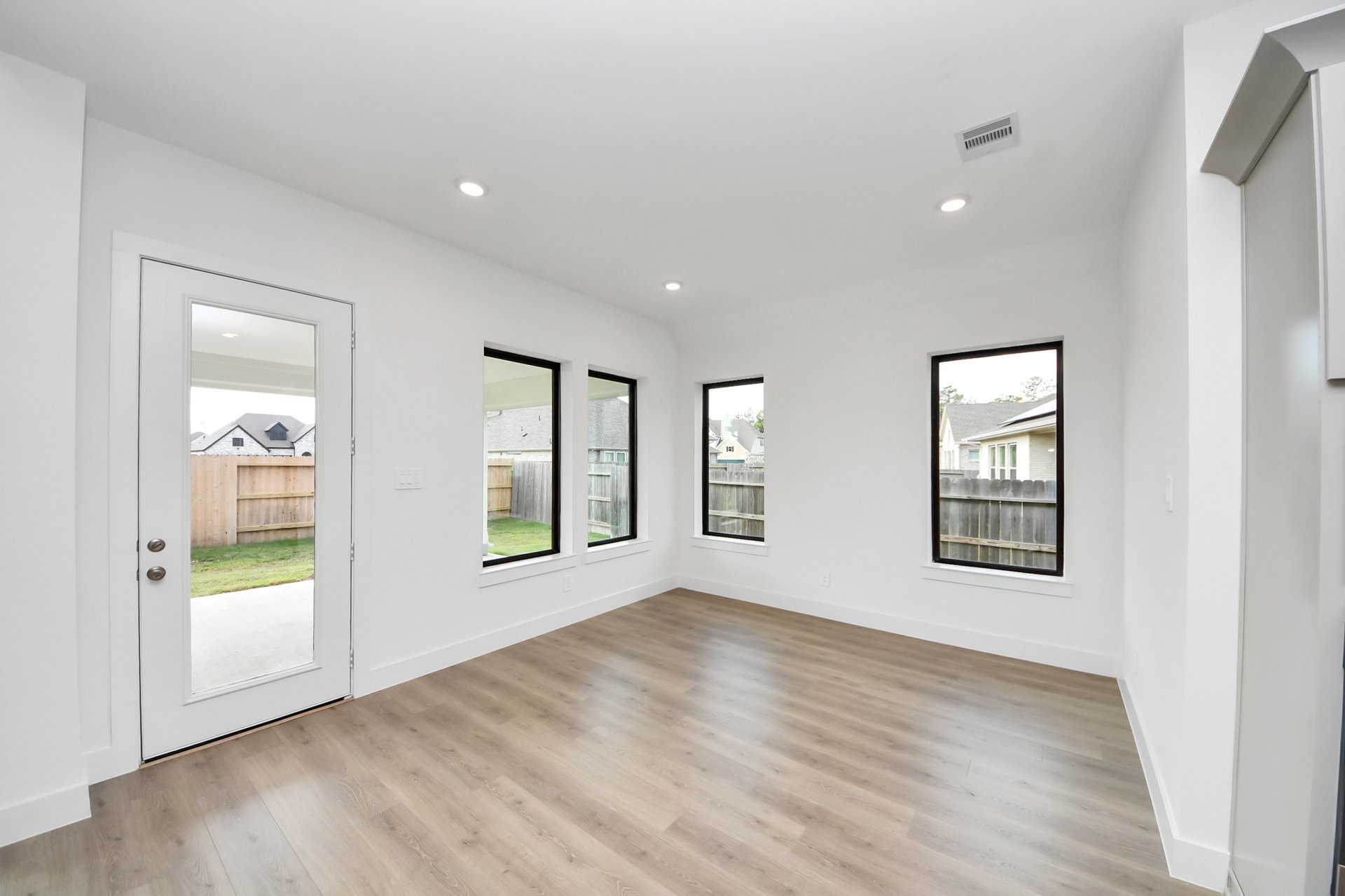 breakfast space opens to covered back patio