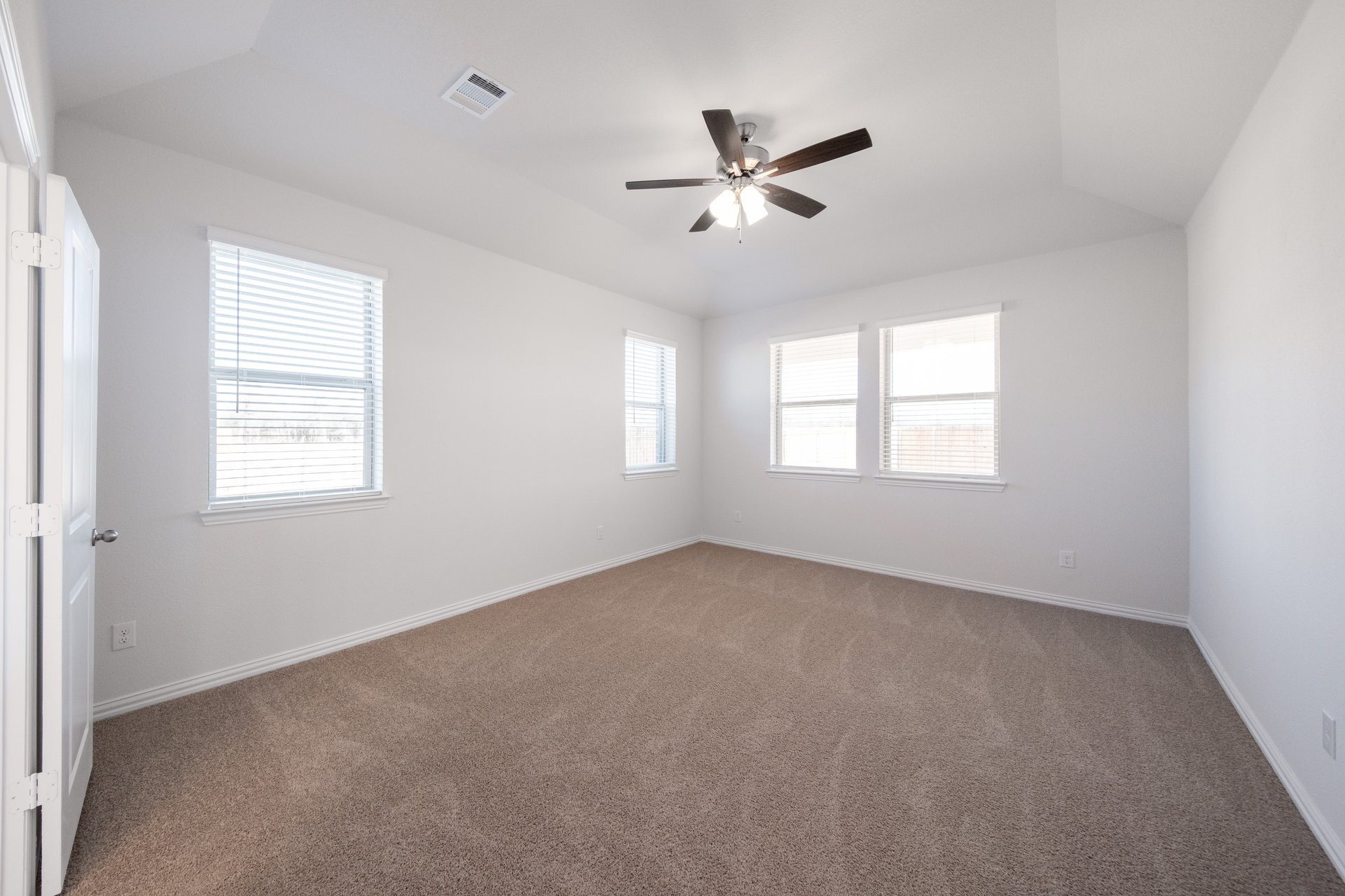 bedroom with with windows and blinds