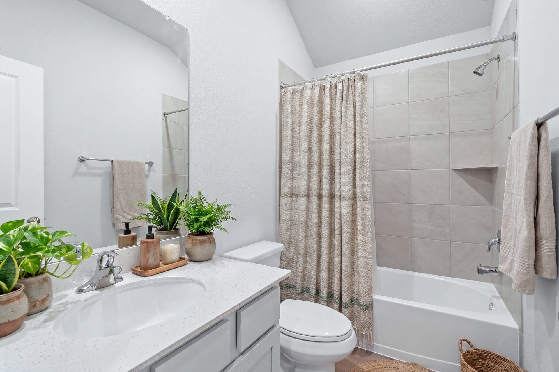 19645_Montgomery_Ridge_way_-_interiors-vs-02.jpg