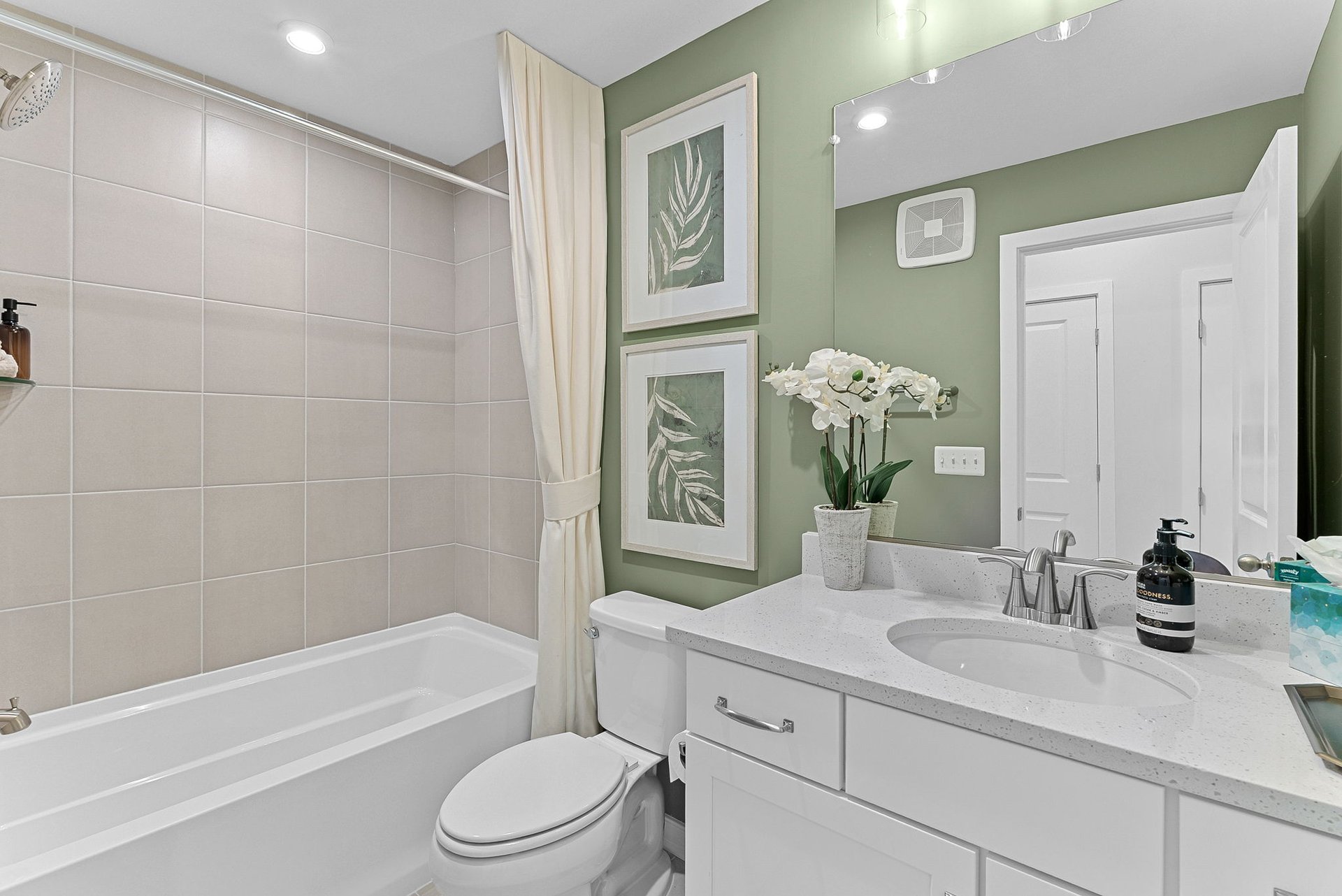 secondary bathroom with a tub/shower combo