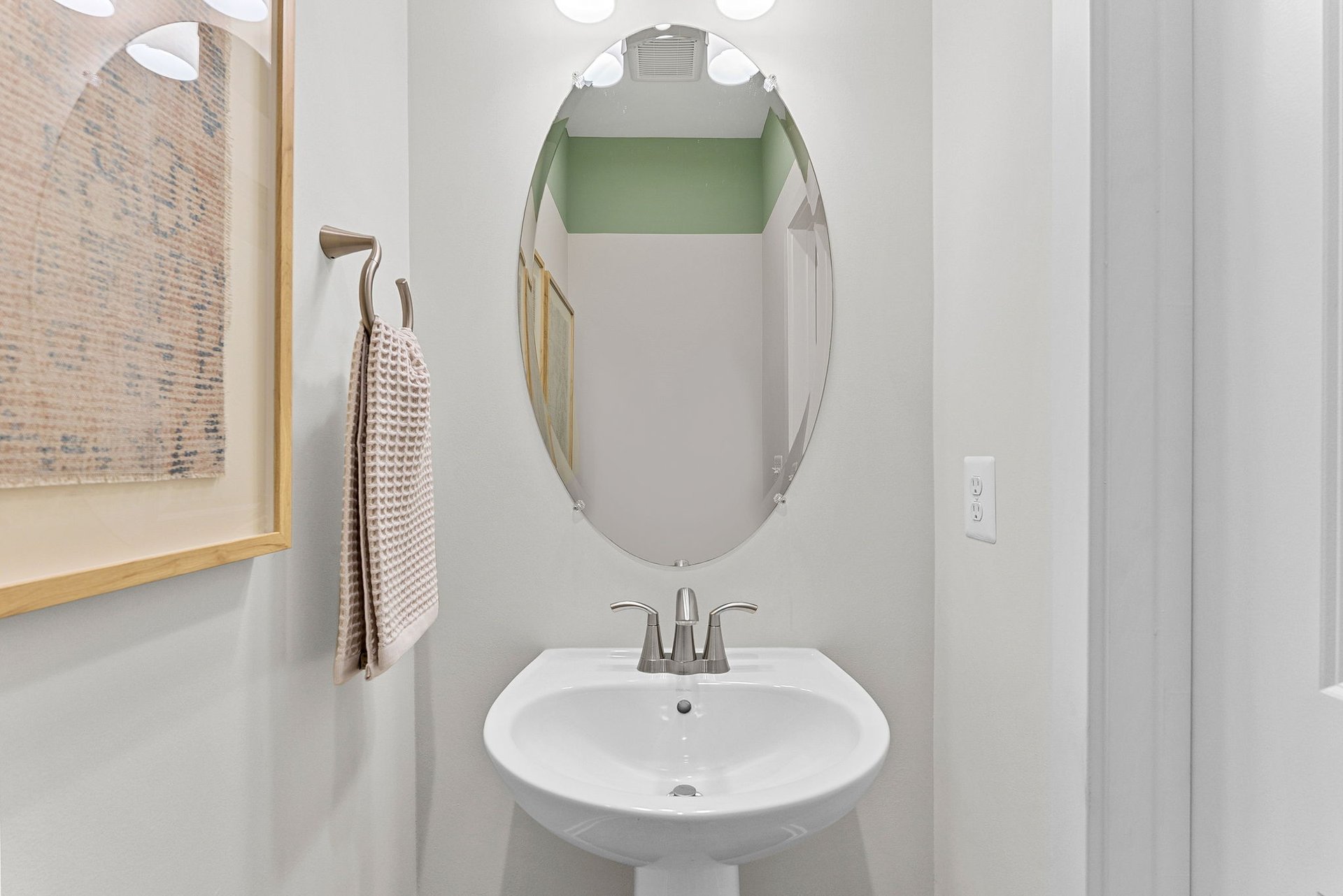 powder room with a pedestal sink and a mirror