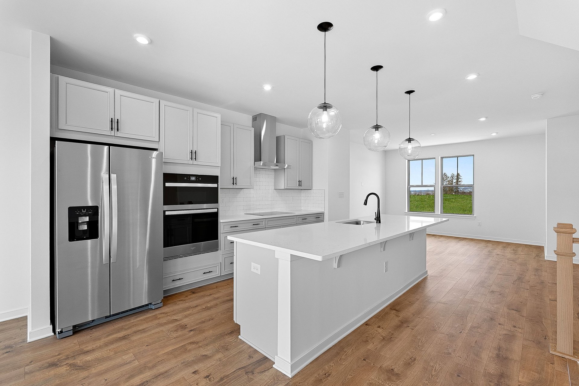 kitchen with island with a sink and pendant lighting