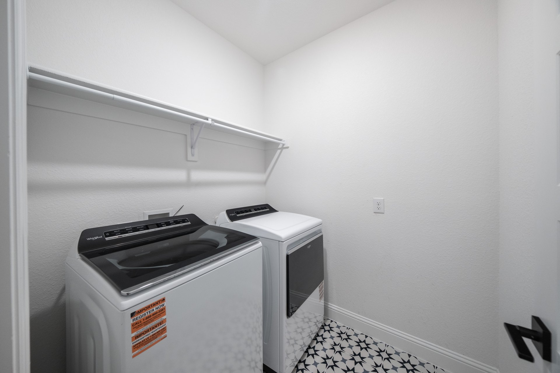 laundry room with washer and dryer 