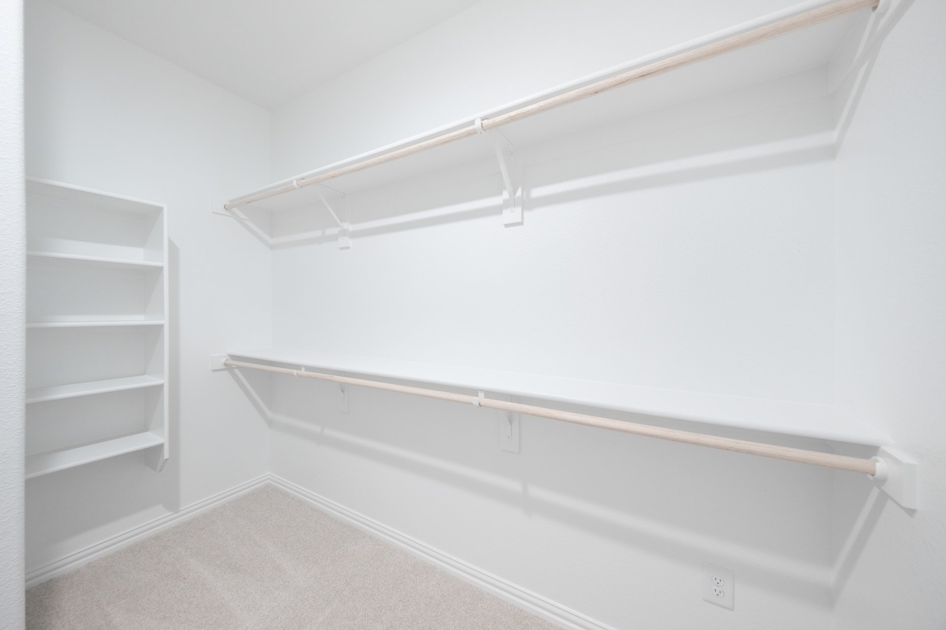 primary bedroom closet with carpet and white shelves