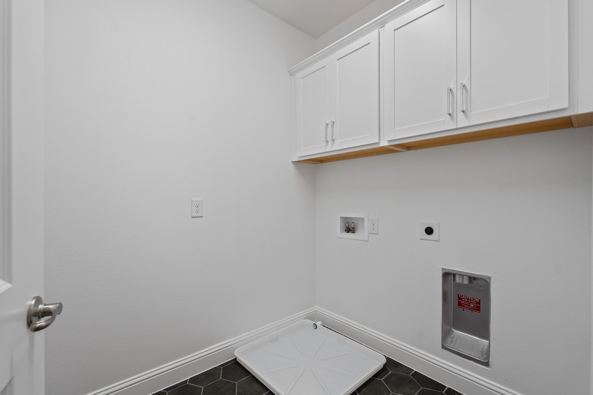 laundry room with built-in cabinets