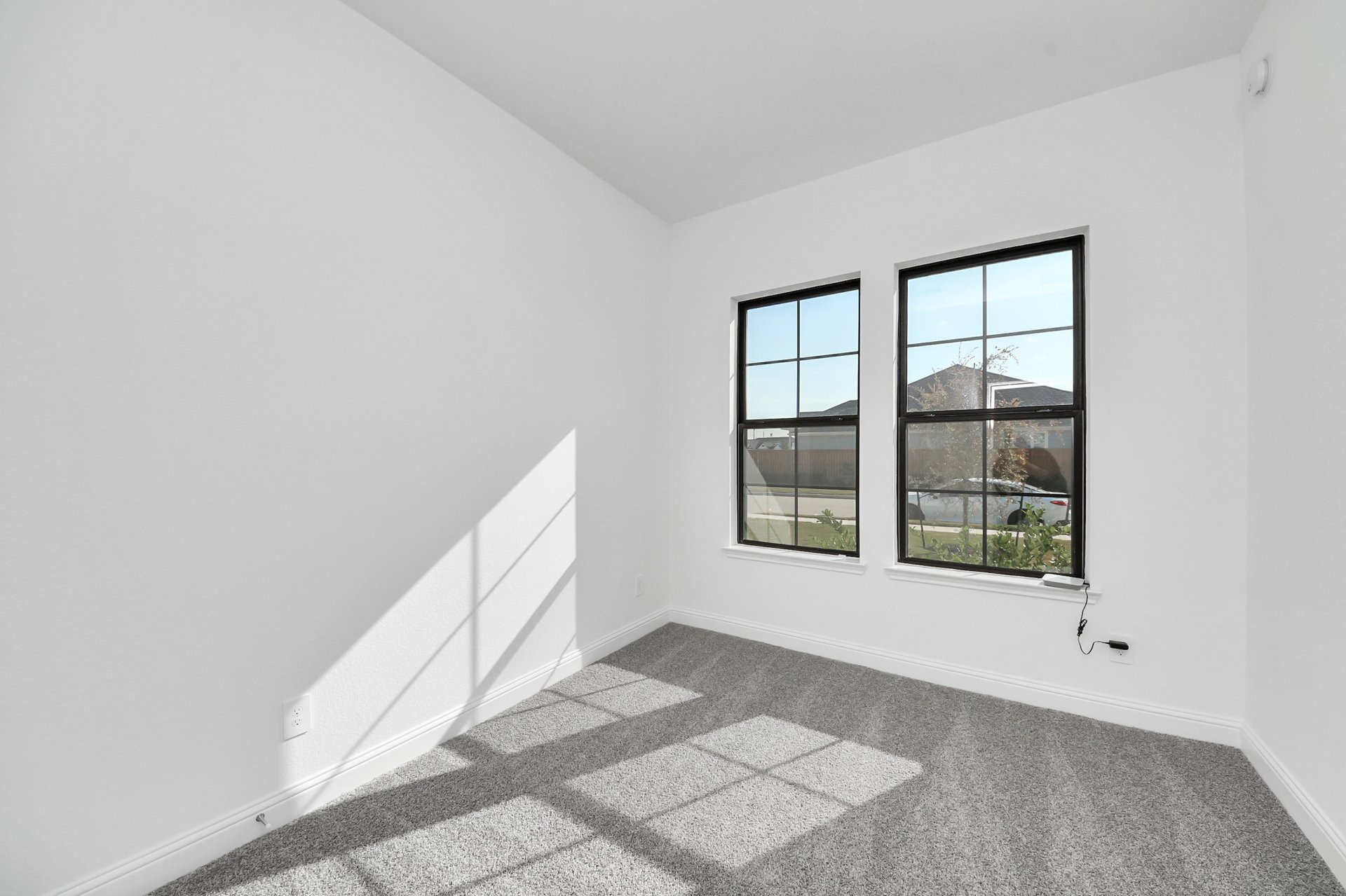 secondary bedroom with carpet 