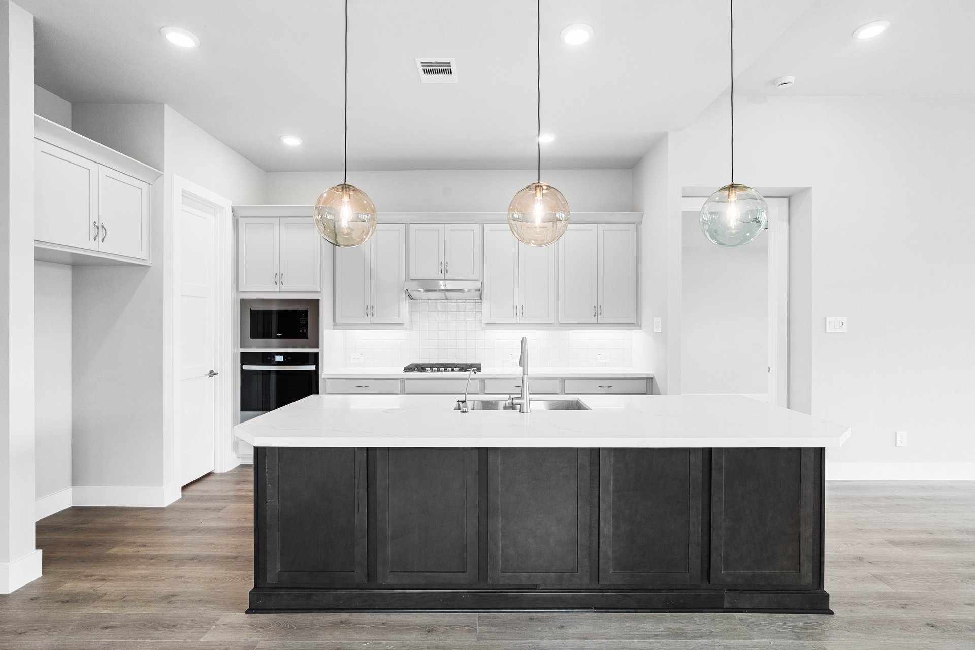 kitchen 2.jpg
