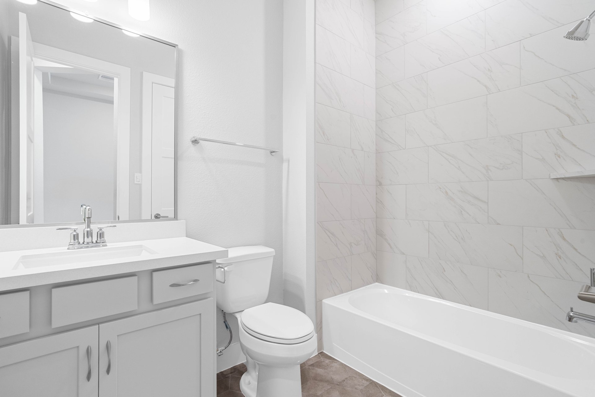 secondary bath.jpg