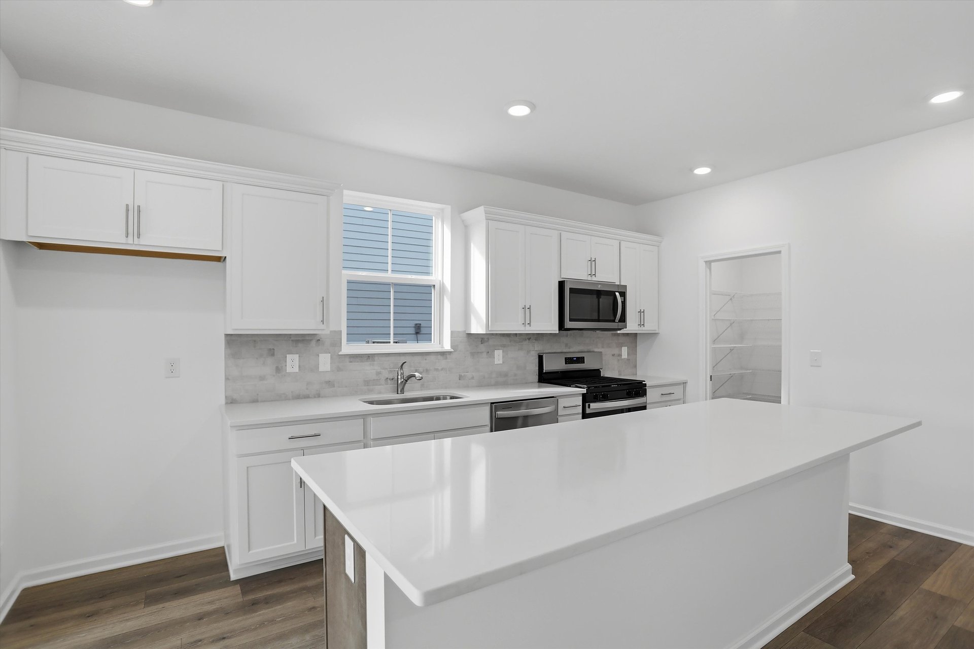 kitchen 2.jpg