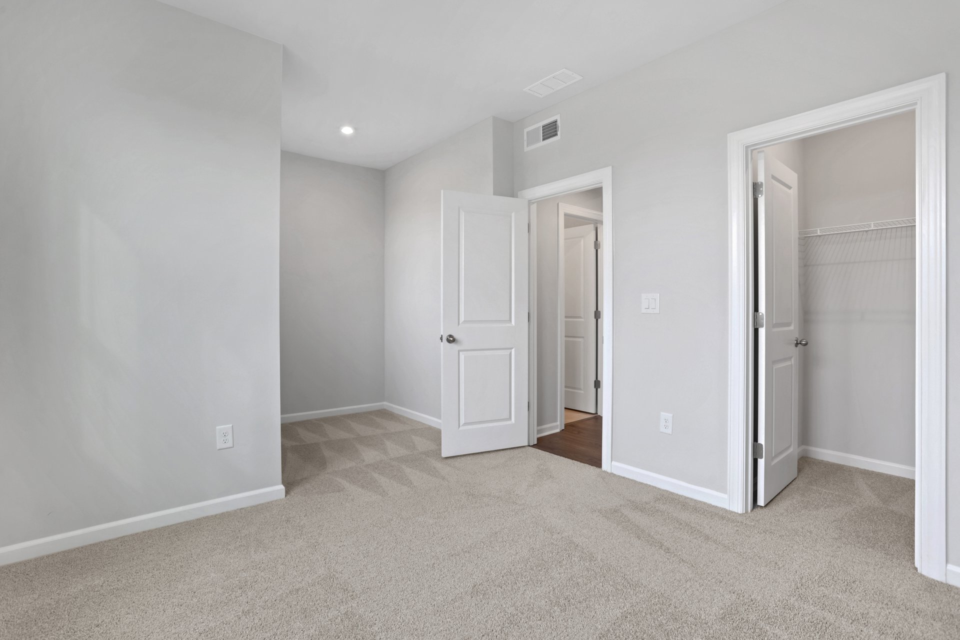 secondary bedroom with carpet and ensuite bath