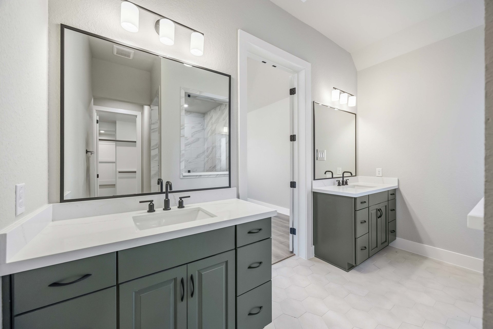 Primary Bathroom 2.jpg