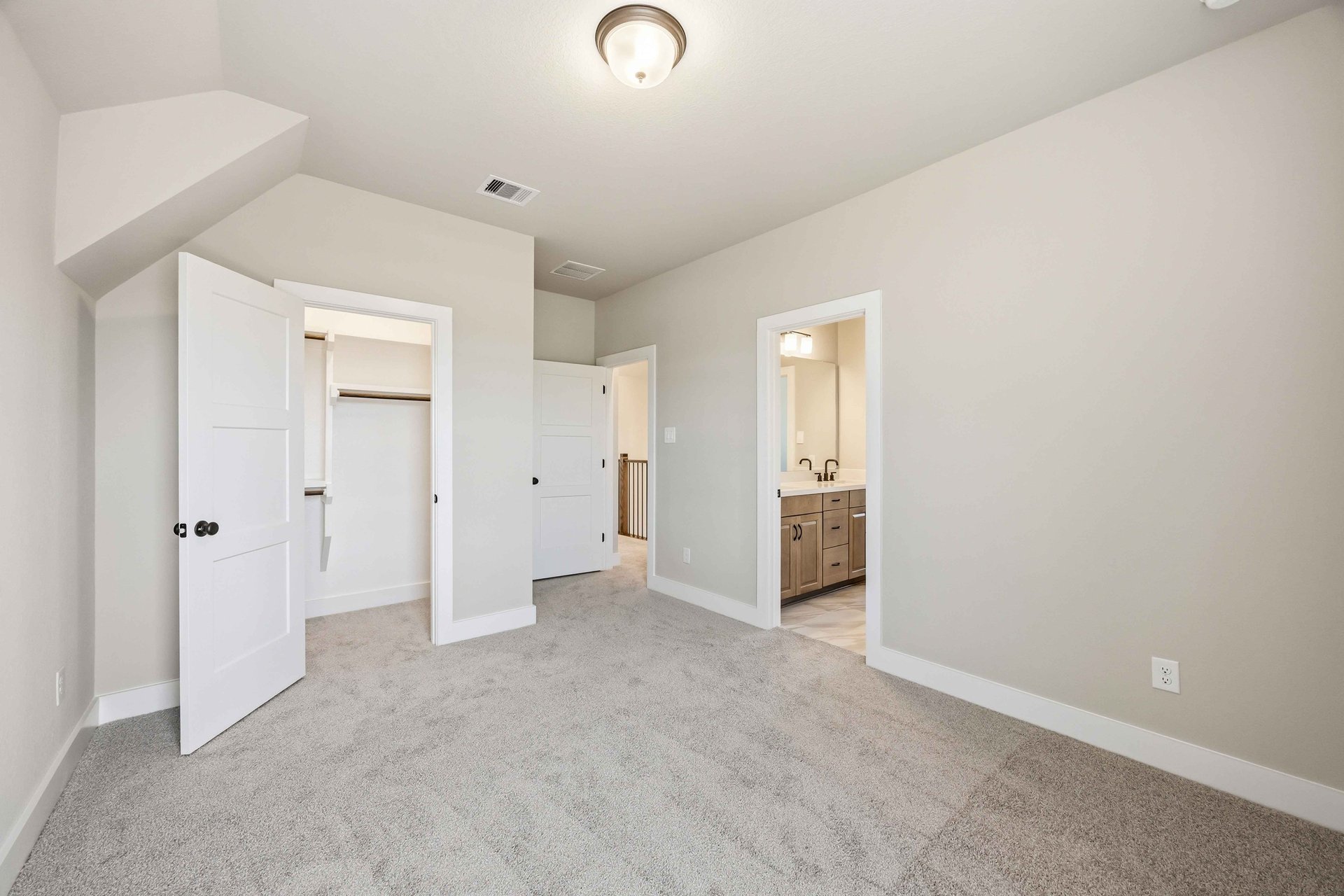 Secondary Bedroom.jpg