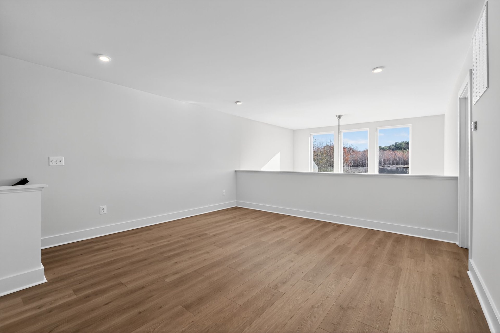 2nd-floor loft overlooking the great room