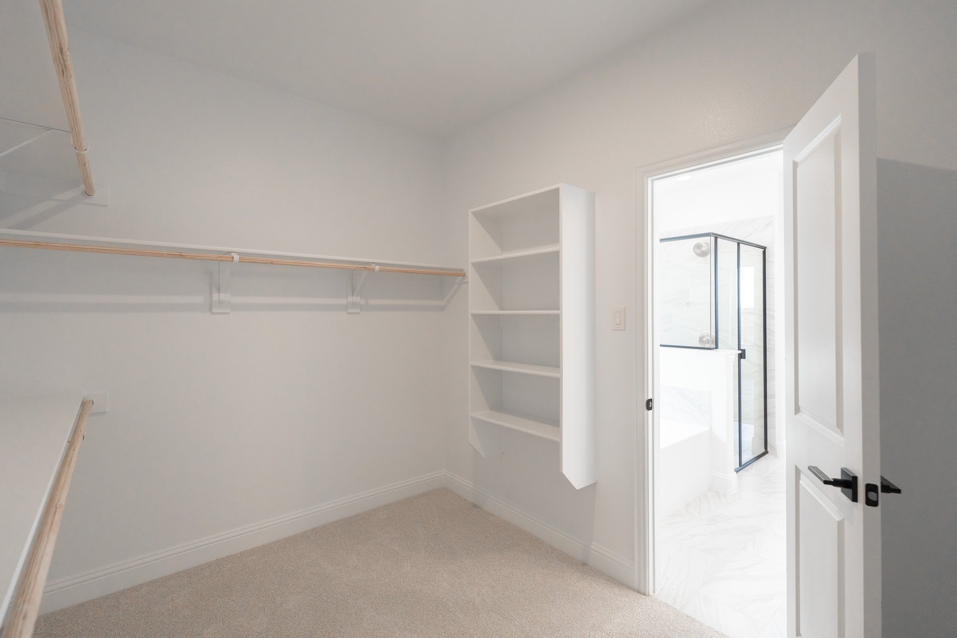 closet with hanging racks and shelves 